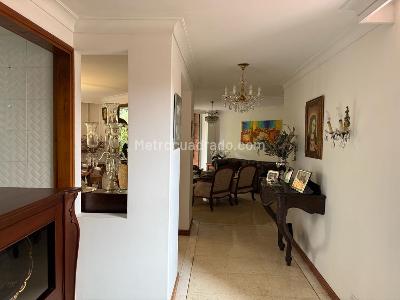 Apartamento de 3 alcobas en venta en El Tesoro, Medellín, 165 m² · foto 3 de 19