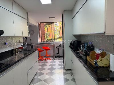 Apartamento de 3 alcobas en venta en El Tesoro, Medellín, 165 m² · foto 5 de 19