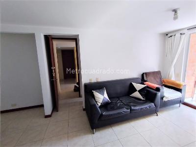 Apartamento de 3 alcobas en venta en Loma De Los Bernal, Medellín, 79 m² · foto 2 de 20