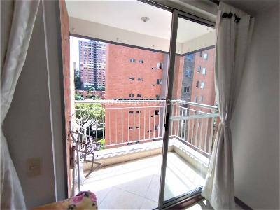 Apartamento de 3 alcobas en venta en Loma De Los Bernal, Medellín, 79 m² · foto 5 de 20