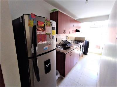 Apartamento de 3 alcobas en venta en Loma De Los Bernal, Medellín, 79 m² · foto 7 de 20