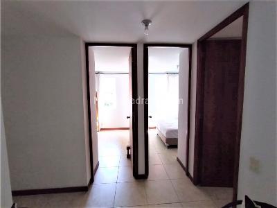 Apartamento de 3 alcobas en venta en Loma De Los Bernal, Medellín, 79 m² · foto 16 de 20