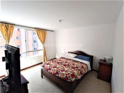 Apartamento de 3 alcobas en venta en Loma De Los Bernal, Medellín, 79 m² · foto 18 de 20