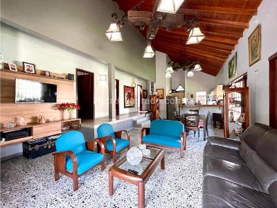 Casa de 4 alcobas en venta en Envigado, Envigado, 194 m² · foto 3 de 20