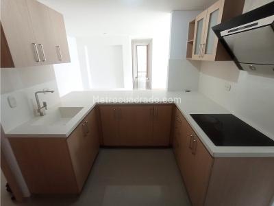 Apartamento de 3 alcobas en venta en Loma De San Jose, Sabaneta, 91 m² · foto 10 de 13