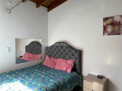 Casa de 5 alcobas en venta en Belen Rosales, Medellín, 238 m² · foto 11 de 20