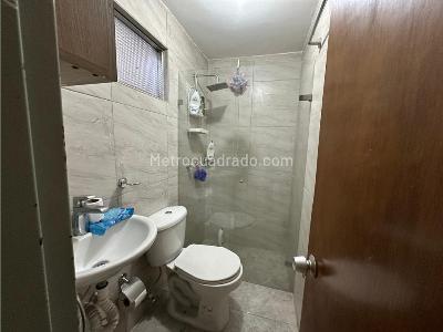 Casa de 5 alcobas en venta en Belen Rosales, Medellín, 238 m² · foto 14 de 20