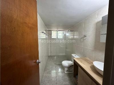 Casa de 5 alcobas en venta en Belen Rosales, Medellín, 238 m² · foto 16 de 20