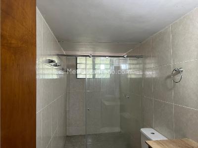 Casa de 5 alcobas en venta en Belen Rosales, Medellín, 238 m² · foto 17 de 20