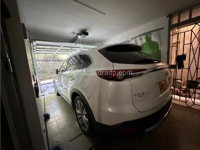 Casa de 5 alcobas en venta en Belen Rosales, Medellín, 238 m² · foto 18 de 20