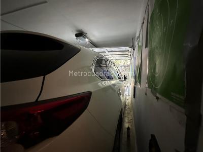 Casa de 5 alcobas en venta en Belen Rosales, Medellín, 238 m² · foto 19 de 20