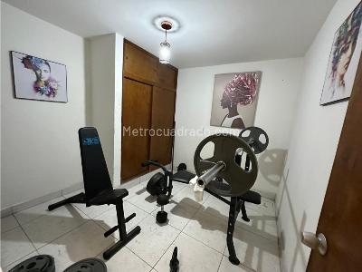 Casa de 5 alcobas en venta en Belen Rosales, Medellín, 238 m² · foto 3 de 20