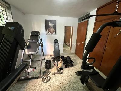 Casa de 5 alcobas en venta en Belen Rosales, Medellín, 238 m² · foto 4 de 20