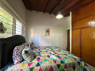 Casa de 5 alcobas en venta en Belen Rosales, Medellín, 238 m² · foto 5 de 20