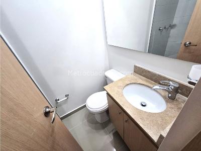 Apartamento de 3 alcobas en venta en Loma De San Jose, Sabaneta, 70 m² · foto 12 de 13