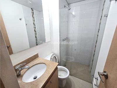 Apartamento de 3 alcobas en venta en Loma De San Jose, Sabaneta, 70 m² · foto 13 de 13