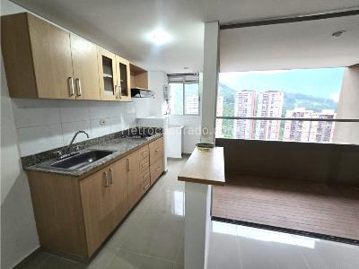 Apartamento de 3 alcobas en venta en Loma De San Jose, Sabaneta, 70 m² · foto 2 de 13