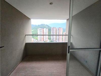 Apartamento de 3 alcobas en venta en Loma De San Jose, Sabaneta, 70 m² · foto 4 de 13