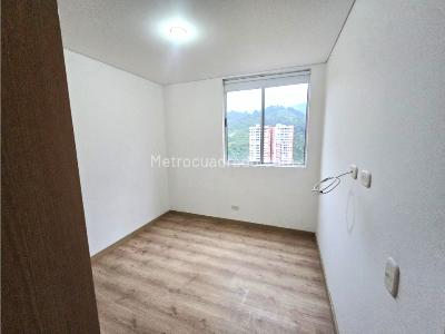 Apartamento de 3 alcobas en venta en Loma De San Jose, Sabaneta, 70 m² · foto 9 de 13
