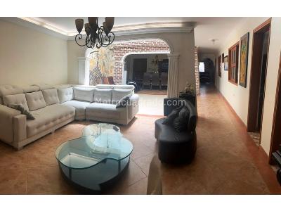 Casa de 4 alcobas en venta en Florida Nueva, Medellín, 292 m² · foto 2 de 20