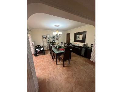 Casa de 4 alcobas en venta en Florida Nueva, Medellín, 292 m² · foto 5 de 20