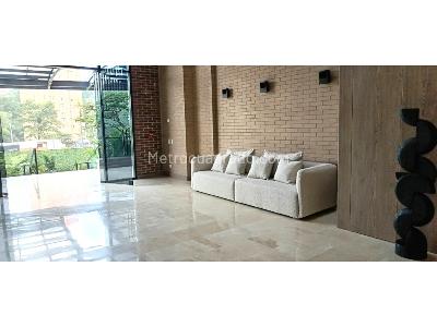 Apartaestudio en venta en El Poblado, Medellín, 52 m² · foto 2 de 9