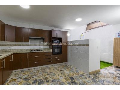 Casa de 5 alcobas en venta en Estadio, Medellín, 197 m² · foto 7 de 20