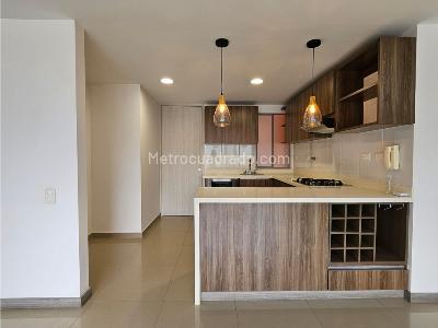Apartamento de 3 alcobas en venta en Loma De San Jose, Sabaneta, 130 m² · foto 2 de 19