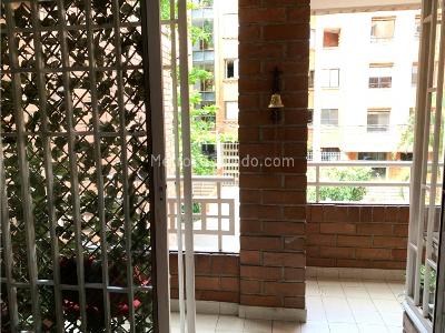 Apartamento en venta en Laureles, Medellín · foto 2 de 9