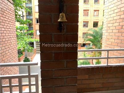 Apartamento en venta en Laureles, Medellín · foto 3 de 9