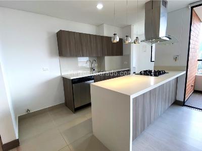 Apartamento de 3 alcobas en venta en Loma Del Esmeraldal, Envigado, 116 m² · foto 3 de 19
