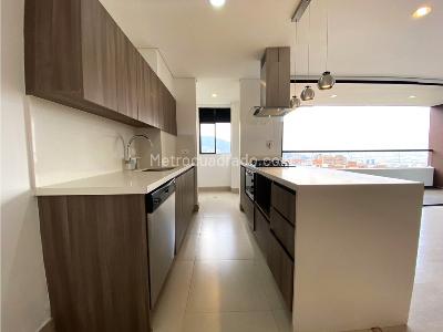 Apartamento de 3 alcobas en venta en Loma Del Esmeraldal, Envigado, 116 m² · foto 5 de 19