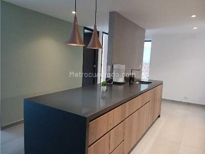 Apartamento de 3 alcobas en venta en El Poblado, Medellín, 96 m² · foto 2 de 11