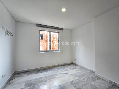 Apartamento de 3 alcobas en venta en Laureles, Medellín, 107 m² · foto 11 de 19