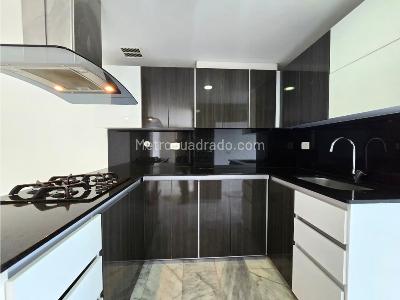 Apartamento de 3 alcobas en venta en Laureles, Medellín, 107 m² · foto 3 de 19