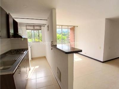 Apartamento en venta en Suramerica, Itagüí · foto 3 de 14