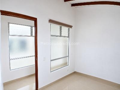 Apartamento de 3 alcobas en venta en San Jose, Sabaneta, 87 m² · foto 18 de 20