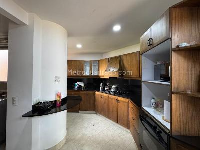 Apartamento en venta en El Poblado, Medellín · foto 4 de 13