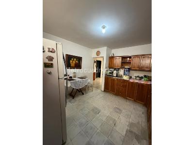 Casa de 5 alcobas en venta en Calasanz, Medellín, 235 m² · foto 9 de 20