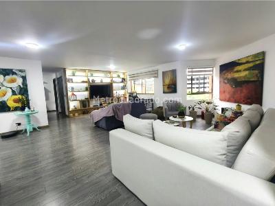 Apartamento de 3 alcobas en venta en El Poblado, Medellín, 146 m² · foto 2 de 20