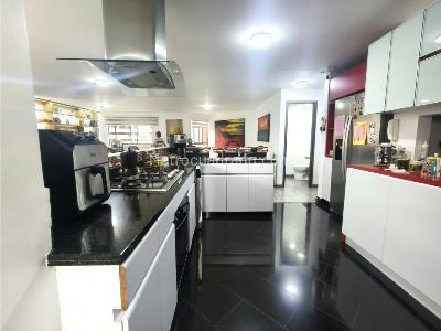 Apartamento de 3 alcobas en venta en El Poblado, Medellín, 146 m² · foto 6 de 20