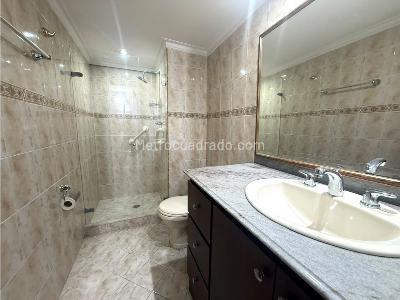 Apartamento de 3 alcobas en arriendo en Laureles, Medellín, 126 m² · foto 17 de 20