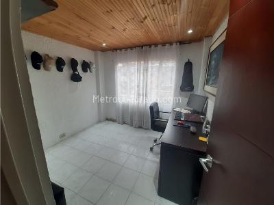 Casa de 5 alcobas en venta en Aures Etapa Ii, Bogotá, 47 m² · foto 9 de 11