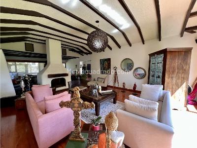Casa de 4 alcobas en venta en Cerros De Niza, Bogotá, 361 m² · foto 2 de 20