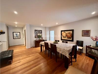 Apartamento de 3 alcobas en venta en El Retiro, Bogotá, 183 m² · foto 2 de 17