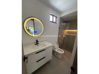 Casa de 2 alcobas en arriendo en La Castellana, Medellín, 200 m² · foto 3 de 16