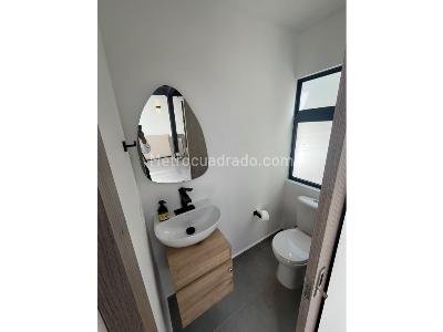 Casa de 2 alcobas en arriendo en La Castellana, Medellín, 200 m² · foto 7 de 16
