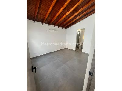 Casa de 2 alcobas en arriendo en La Castellana, Medellín, 200 m² · foto 9 de 16