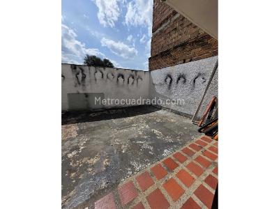 Casa de 4 alcobas en venta en Calasanz, Medellín, 272 m² · foto 2 de 15