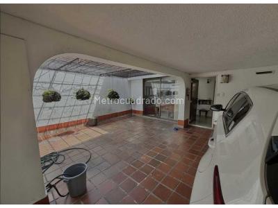 Casa de 4 alcobas en venta en Suramericana, Medellín, 252 m² · foto 2 de 14